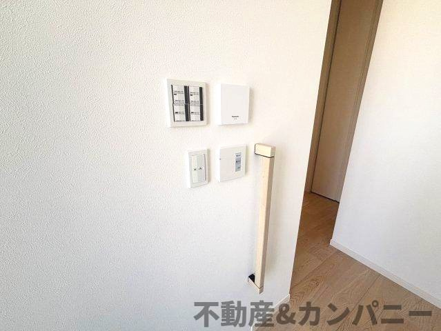 ミサワホームタウン北斎院2号棟　松山市北斎院町新築分譲戸建のその他|リモコンをまとめました
手すりもついてます