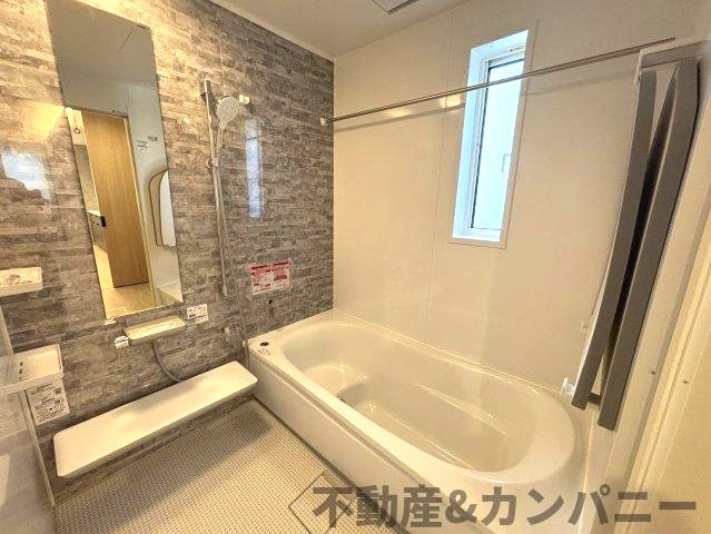 ミサワホームタウン北斎院2号棟　松山市北斎院町新築分譲戸建の浴室|きれいなお風呂です