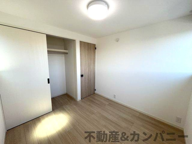 ミサワホームタウン北斎院2号棟　松山市北斎院町新築分譲戸建の洋室|明るい洋室です
