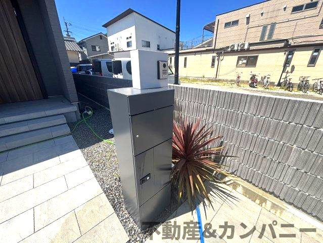 ミサワホームタウン北斎院2号棟　松山市北斎院町新築分譲戸建のその他|宅配ボックス付きポストです