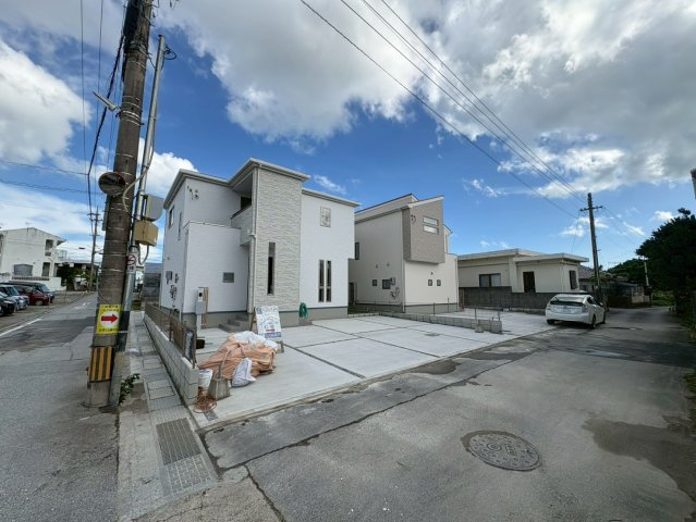 ★★うるま市豊原2期-1号棟（全3棟）の前面道路含む現地写真