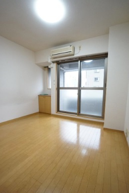 大阪市中央区内久宝寺町４丁目の賃貸マンションの居間・リビング