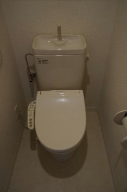 大阪市中央区内久宝寺町４丁目の賃貸マンションのトイレ