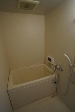 大阪市中央区内久宝寺町４丁目の賃貸マンションの浴室