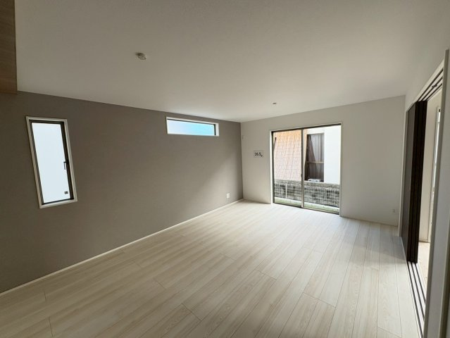 ★★うるま市豊原2期-2号棟（全3棟）の居間・リビング|ゆったり過ごせる居間です