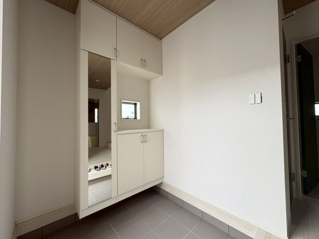 ★★うるま市豊原2期-2号棟（全3棟）の玄関|ゆったりとした玄関です