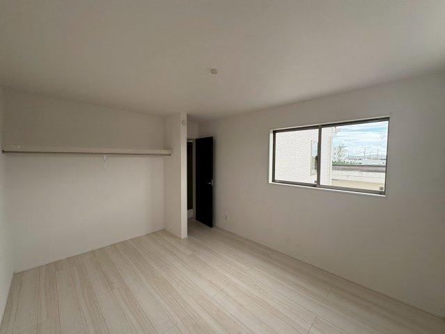 ★★うるま市豊原2期-2号棟（全3棟）の洋室|使い勝手のいい洋室です