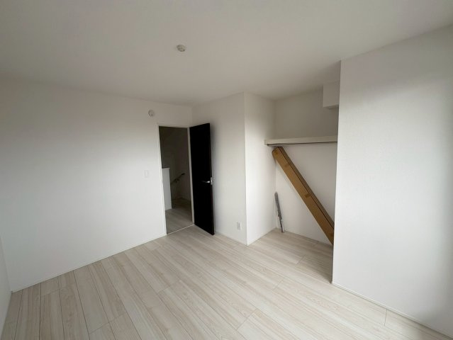 ★★うるま市豊原2期-2号棟（全3棟）の洋室|個人の部屋や寝室として使える洋室です