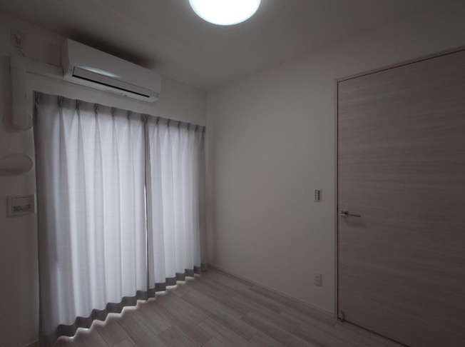 【子供部屋】 | ブランニード河内小阪 | 【南側：洋室4.5帖】バルコニーに面したお部屋です☆