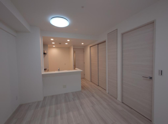 【居間・リビング】 | ブランニード河内小阪 | 【LDK：約12.3帖】ガス温水床暖房「ムック」完備です☆