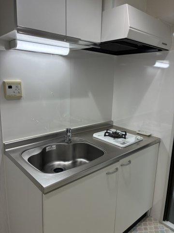 メゾン東麻布のキッチン|コンパクトなキッチンで掃除もラクラク