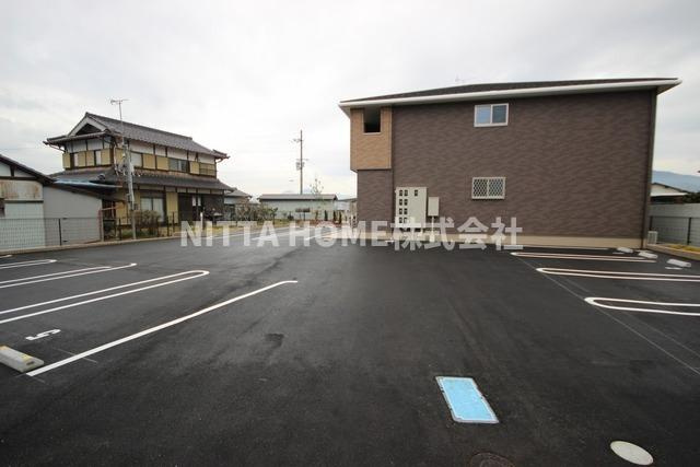 ルミエール　和の駐車場|敷地内駐車場です！縦列駐車もあります☆彡