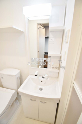 【独立洗面台】 | エグゼ江坂WEST | 清潔感ある独立洗面台で毎日気持ちよく♪