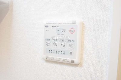 【設備】 | エグゼ江坂WEST | 浴室乾燥機付きで、雨の日や花粉の季節の洗濯も安心◎