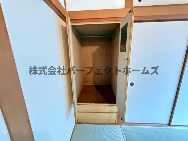 藤阪元町3丁目戸建　賃貸の収納|便利な収納スペースです