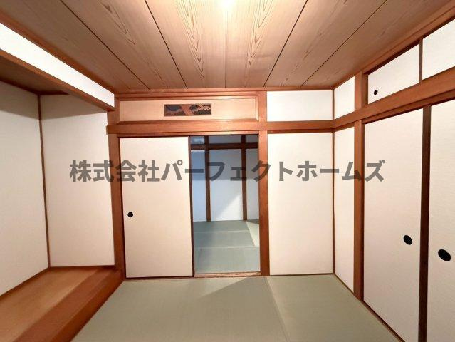 藤阪元町3丁目戸建　賃貸の和室|落ち着いた雰囲気の和室付きです