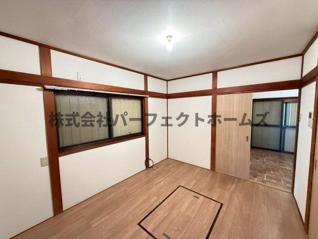 藤阪元町3丁目戸建　賃貸の居間・リビング|ゆったり過ごせるリビングです