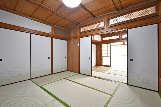 蓮田市関山中古戸建の和室|和室②6.0帖：1階和室です。
■当社には住宅ローンのスペシャリストがおります。『今買えるから大丈夫』ではなく、『買った後の本当の幸せは何か』を考えた上でのご提案をさせて頂きます。