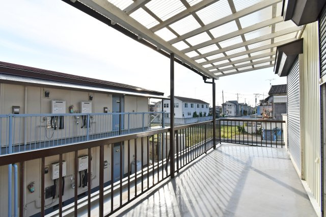 蓮田市関山中古戸建のバルコニー|当社はポータルサイト掲載物件、他社様掲載物件なども含めて複数物件をまとめてご案内可能です！気になる物件はいくつでもご気軽にお申し付けください。皆様のご連絡心よりお待ちしております。