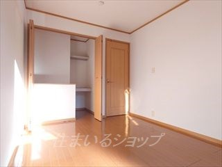 広島市安佐北区亀山７丁目のアパートの寝室