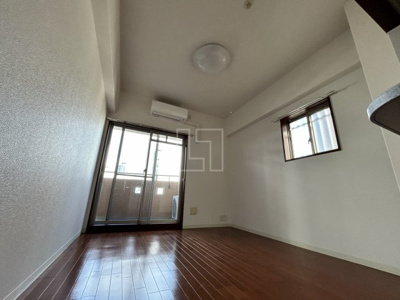 【居間・リビング】 | クラウンハイム本町EAST | クラウンハイム本町EAST　洋室