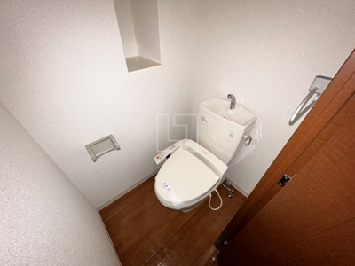 【トイレ】 | クラウンハイム本町EAST | クラウンハイム本町EAST　温水洗浄便座