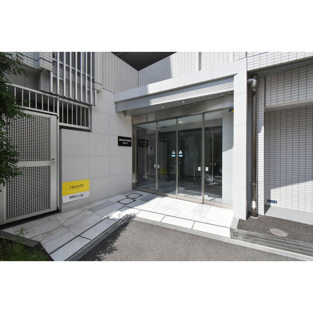 ＧＲＡＮ　ＰＡＳＥＯ新宿余丁町のエントランス|ゆとりのあるエントランスです