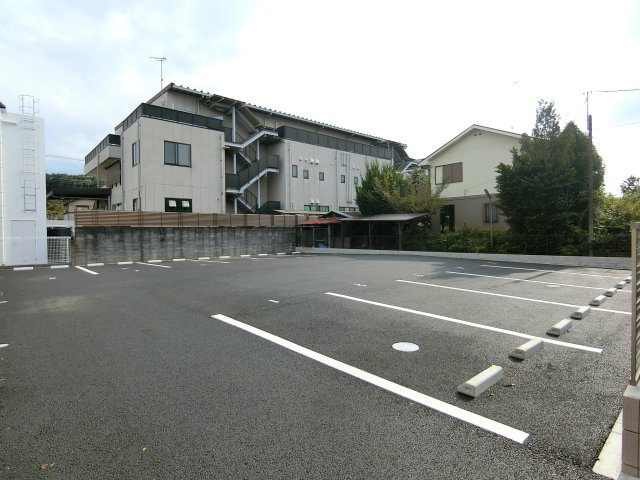 Le chat blancの駐車場