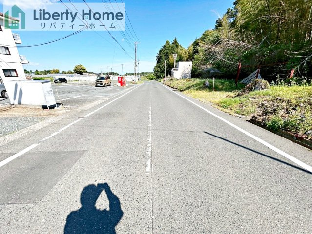 高萩市高萩7期　新築戸建　4号棟の前面道路含む現地写真