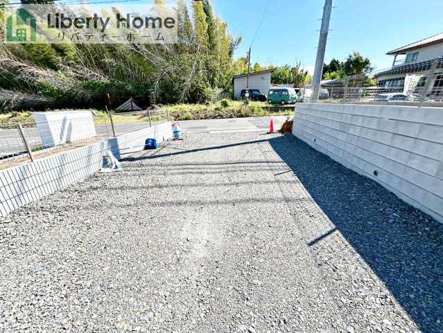 高萩市高萩7期　新築戸建　4号棟の前面道路含む現地写真