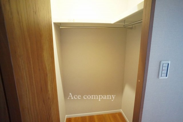 【収納】 | ファミールハイツ八尾A棟 | 【洋室③：5帖】のウォークインクローゼット内です♪