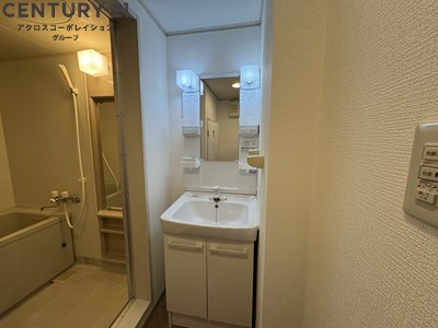収納スペースもある洗面化粧台付き☆