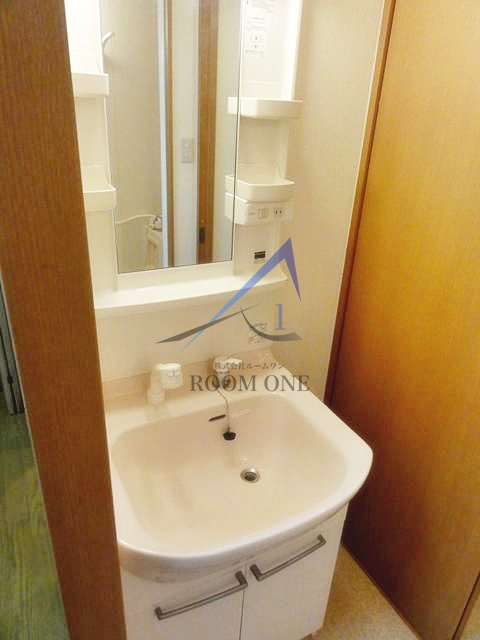 ビラフォレスト多摩川の洗面所|独立洗面台です。