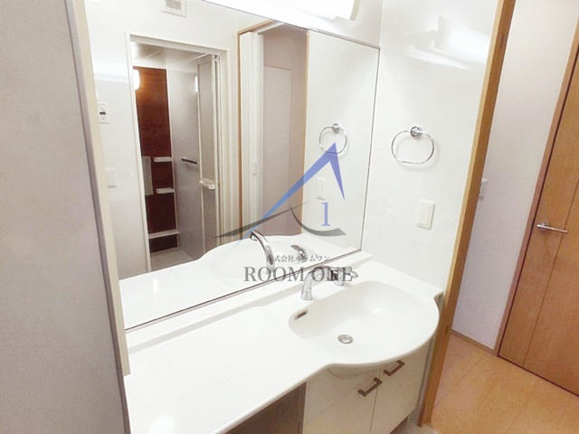 クローバーハイツの洗面所|独立洗面台です。