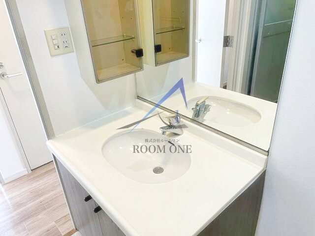 グランバリュー羽田の洗面所|独立洗面台です。