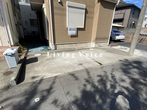 【駐車場】 | 【仲介手数料０円】藤沢市鵠沼海岸5丁目　中古一戸建て | 藤沢市鵠沼海岸5丁目　中古一戸建て