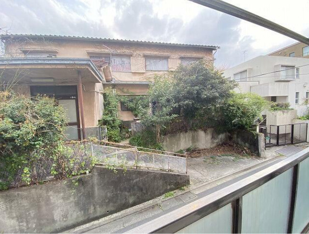 東山マンション　二面採光　広々リビング　南西向きの展望