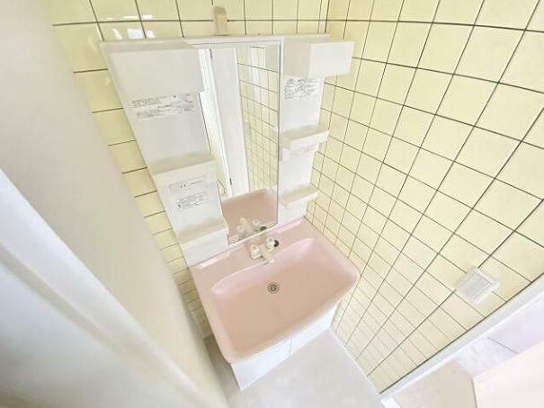 東山マンション　二面採光　広々リビング　南西向きの洗面所