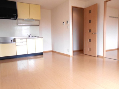 【居間・リビング】 | グリーンハイツ | こちらのリビングで趣味の時間をお楽しみください