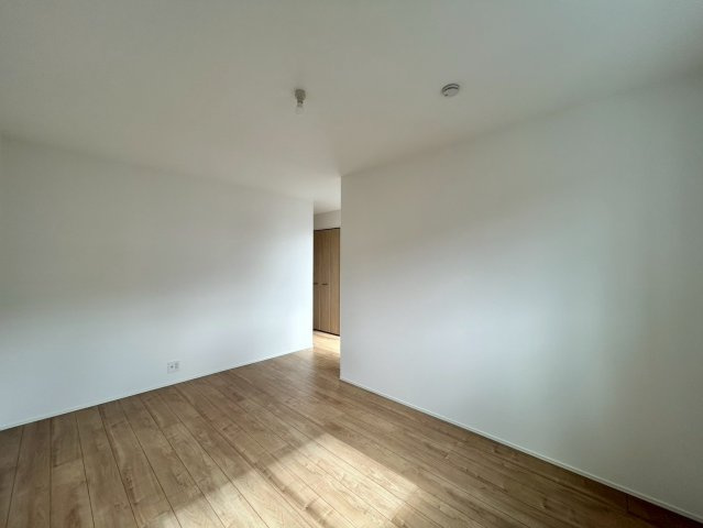 【寝室】 | 我孫子市青山台2丁目第1期　新築戸建　1号棟 | 広めの主寝室は、ベッドの他にもパソコンデスクやドレッサーなども置けちゃいます(*^-^*)