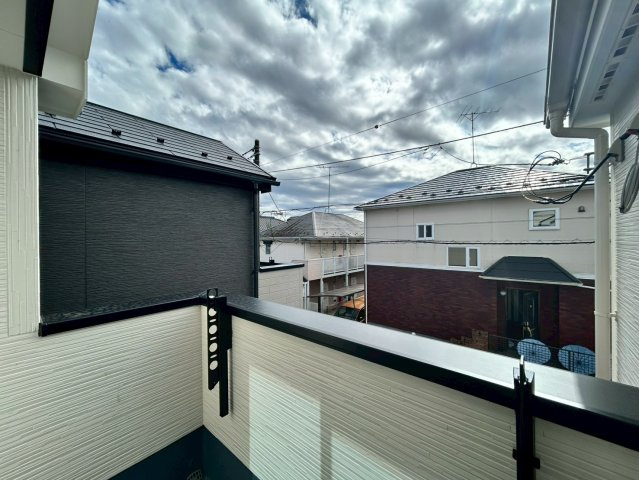 【バルコニー】 | 我孫子市青山台2丁目第1期　新築戸建　1号棟 | 広々としたバルコニー。お洗濯物もぜーんぶ干せちゃいます！！