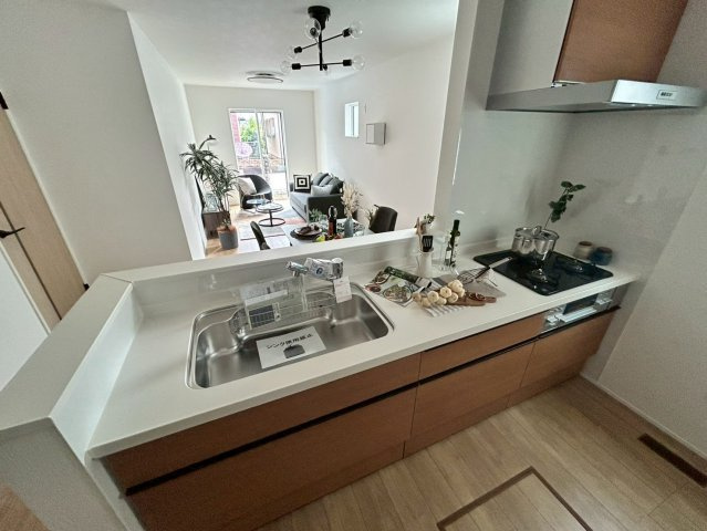 【キッチン】 | 我孫子市青山台2丁目第1期　新築戸建　1号棟 | カウンターは少し高くなってますので、手元が隠れて来客からは見えにくくなってます♪