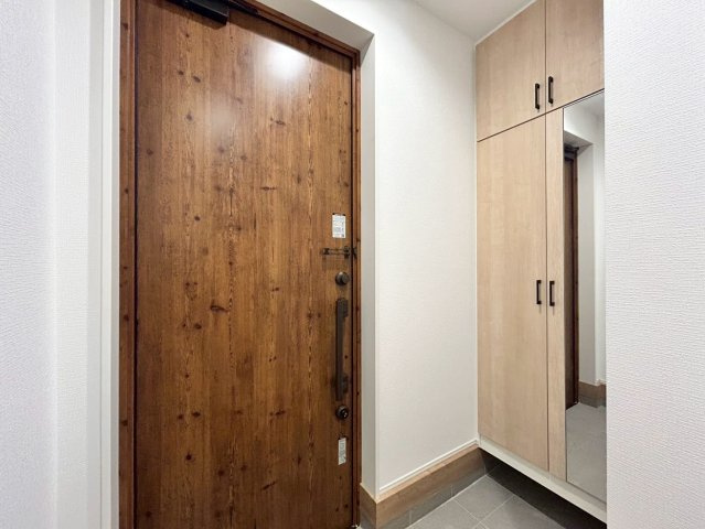 【玄関】 | 我孫子市青山台2丁目第1期　新築戸建　1号棟 | 丁度良い靴箱のサイズ♪これだけあれば家族全員の靴がしまえてスッキリ(^O^)