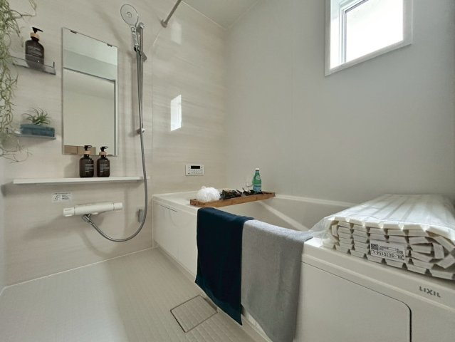【浴室】 | 我孫子市青山台2丁目第1期　新築戸建　1号棟 | 大人が足を伸ばしても十分な広さ！一人でゆっくりくつろぐ時間も大切です！