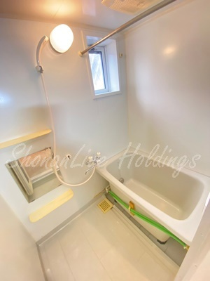 【浴室】 | ラヴィエール | 浴室に窓がございます♪