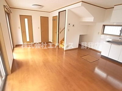 【居間・リビング】 | ハイツアムール貸家 | こちらの居間で趣味の時間をお楽しみください