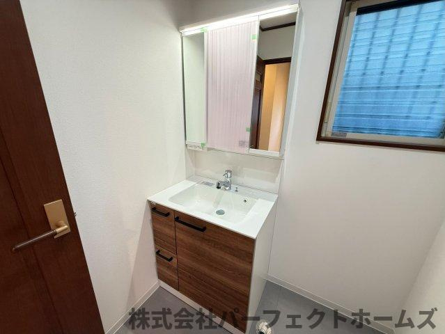 伊加賀西町戸建の独立洗面台|独立洗面台です