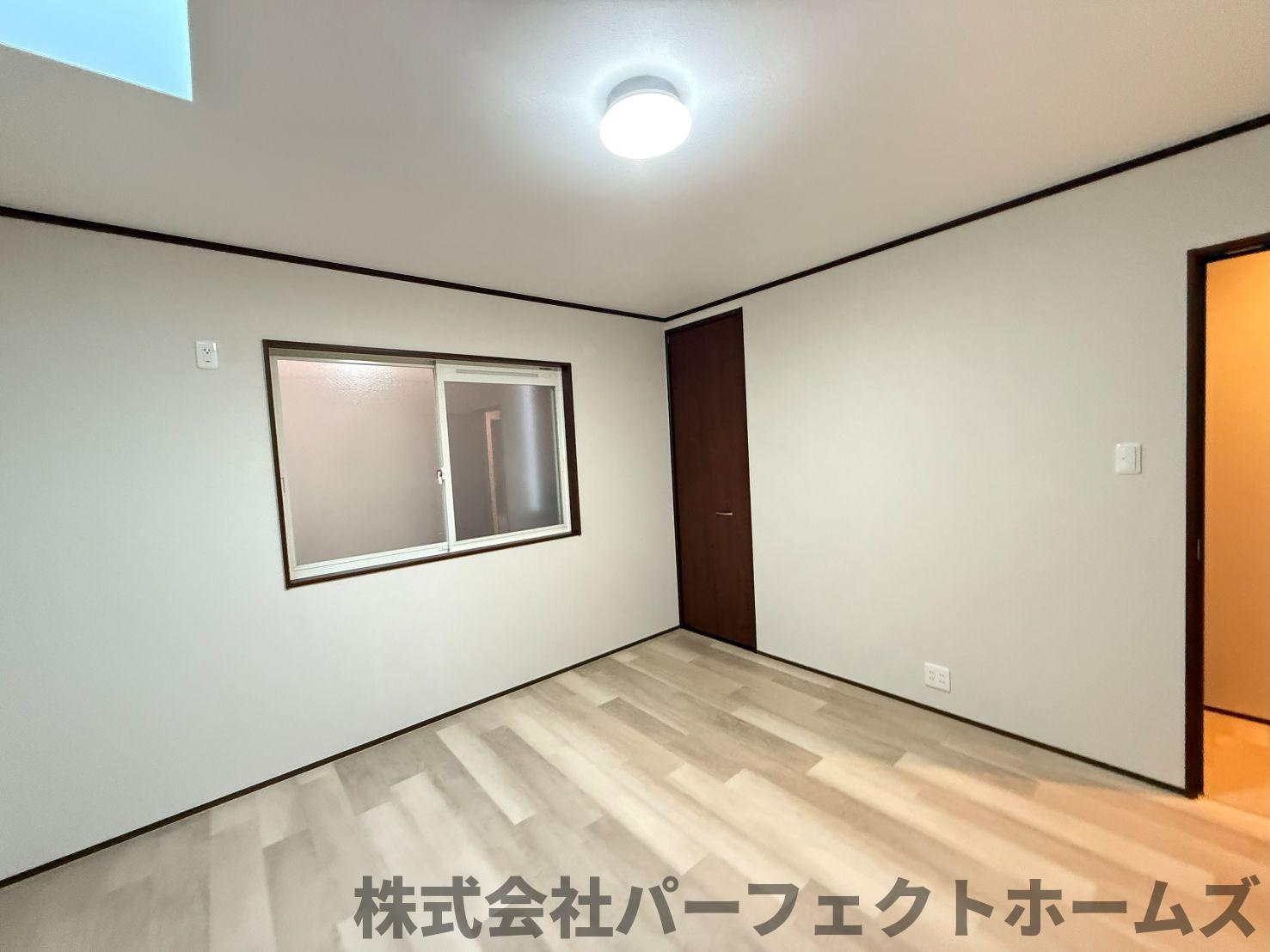 伊加賀西町戸建の洋室|ゆったりした洋室です