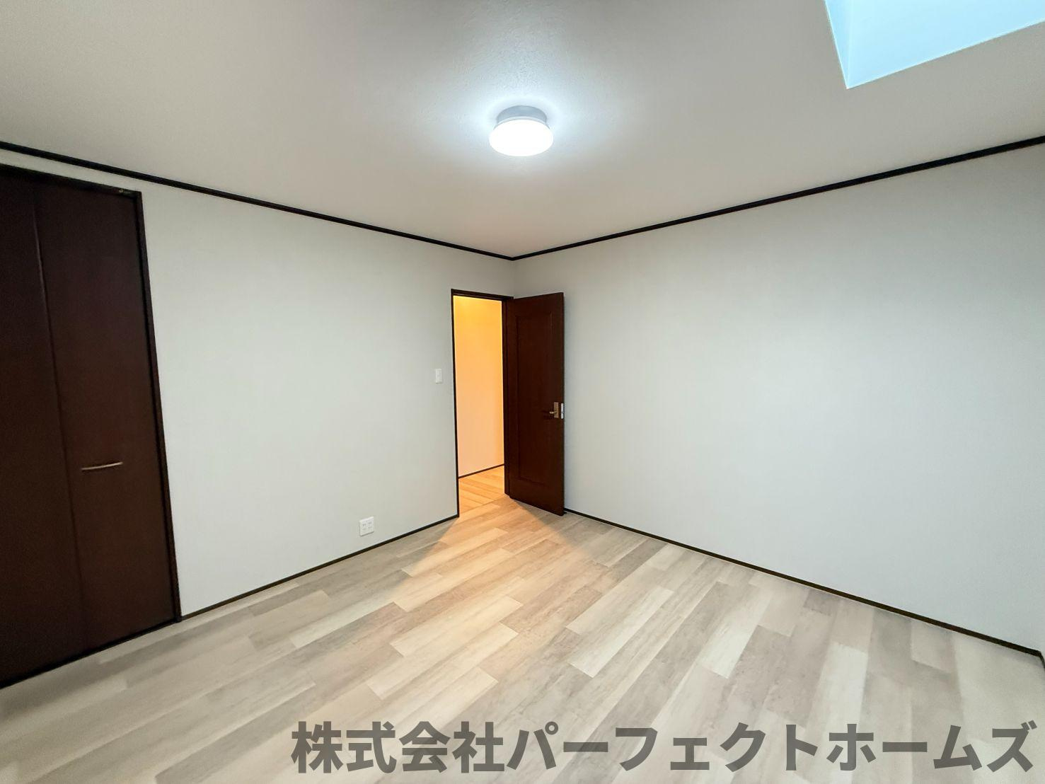 伊加賀西町戸建の洋室|ゆったりした洋室です