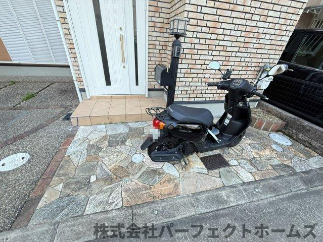 伊加賀西町戸建の駐車場|カースペースがあります